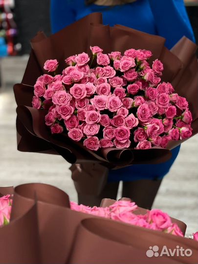 Невероятный букет из нежной кустовой розы