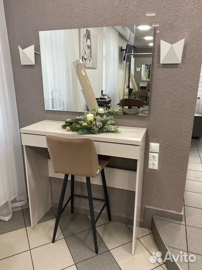 Тумба с зеркалом