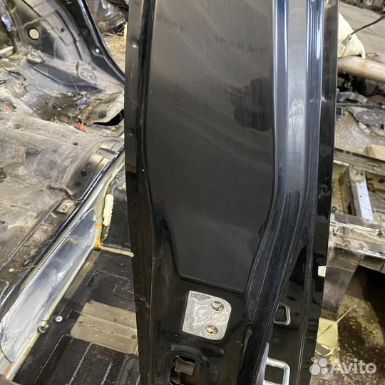 Стойка центральная правая Kia Quoris KH 2012-2016