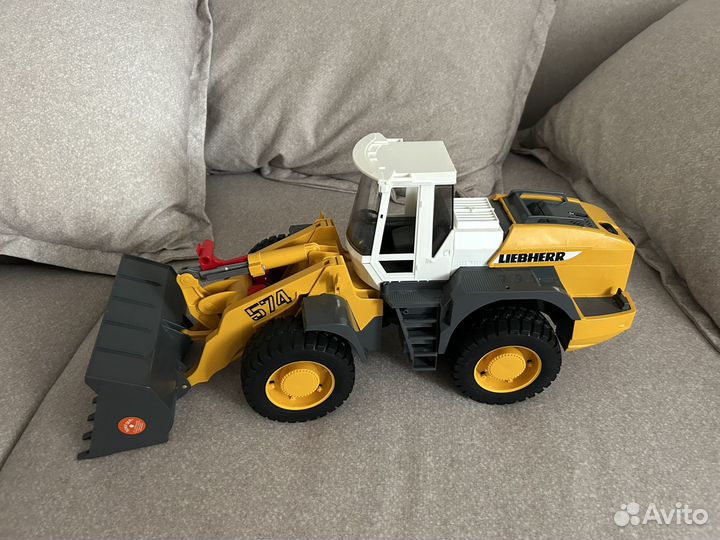 Экскаватор bruder большой