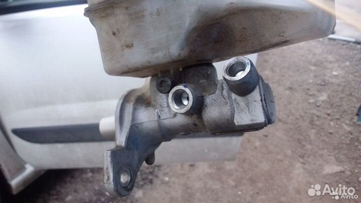 Главный тормозной цилиндр Renault Logan 2