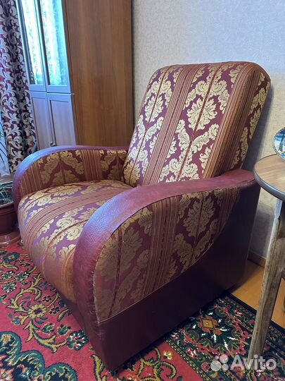 Мягкая мебель (диван и кресла бу)