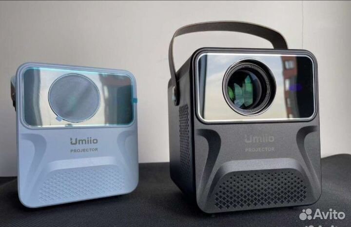 Мини проектор umiio новый