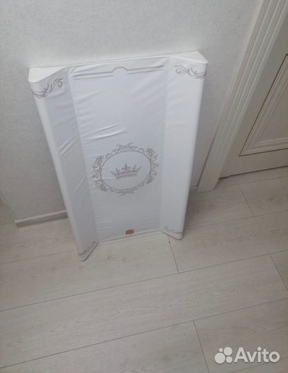 Пеленальная доска на кроватку