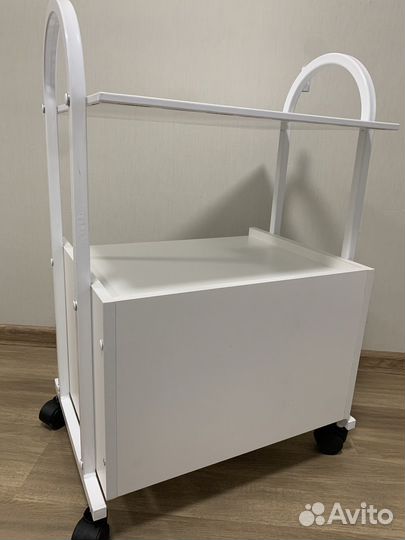 Стол тележка на колесиках мастера косметолога