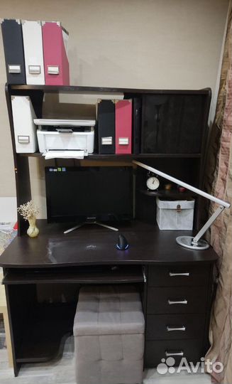 Компьютерный стол с надстройкой