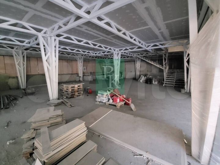 Двухуровневое помещение в ТЦ Бриз 570м на 2-м этаж