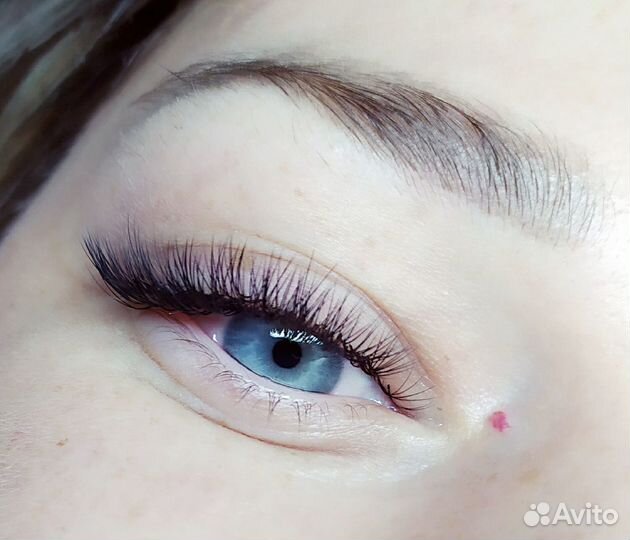 Наращивание ресниц, оформление бровей