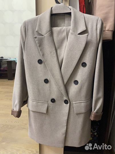 Брючный костюм