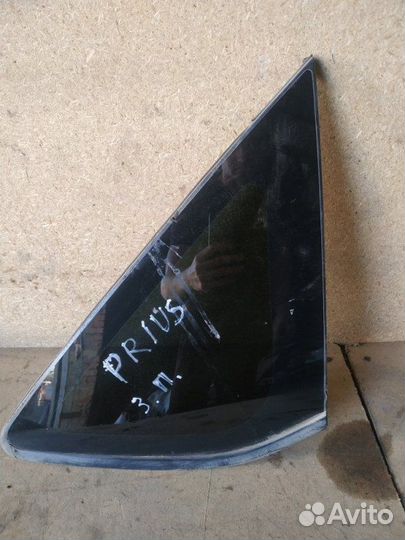 Стекло кузовное глухое заднее правое Toyota Prius