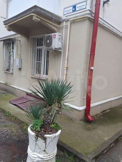 Доля в 2-к. квартире, 48 м², 1/3 эт.