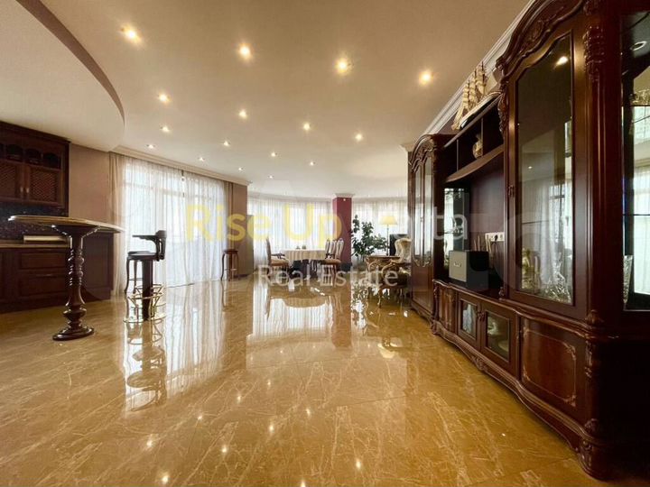 3-к. квартира, 220,7 м², 3/8 эт.