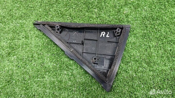 Накладка двери задней левой Hyundai Ix35 2.0 G4KD