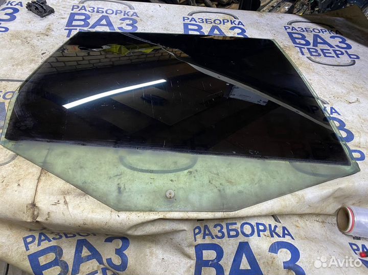 Стекло заднее правое Джетта 5