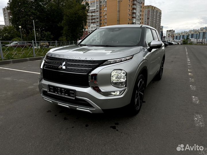 Mitsubishi Outlander 2.5 CVT, 2023, 15 000 км