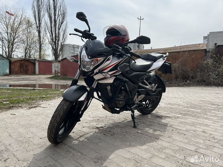 Мотоцикл Bajaj Pulsar 200 NS