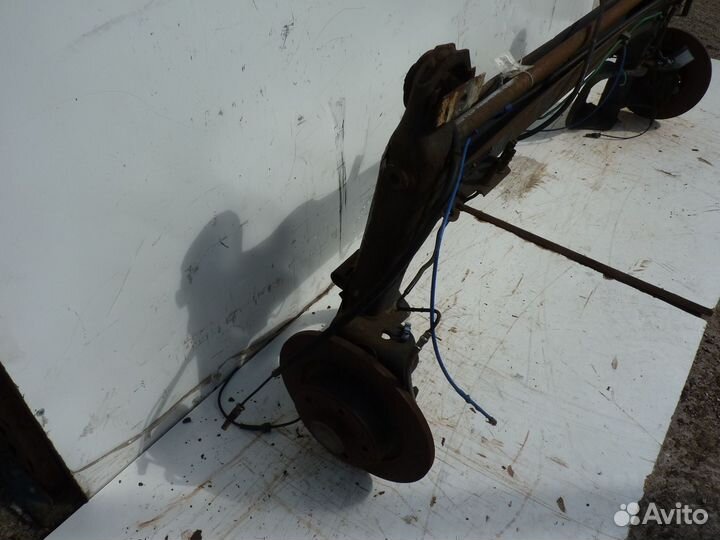 Траверса задняя Рено Лагуна 2002г