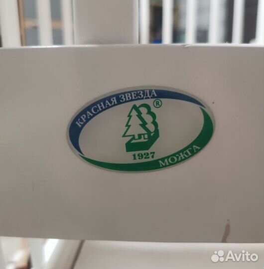 Детская кроватка с продольным маятником