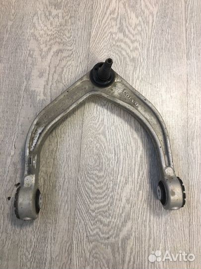 Рычаг верхний правый передний