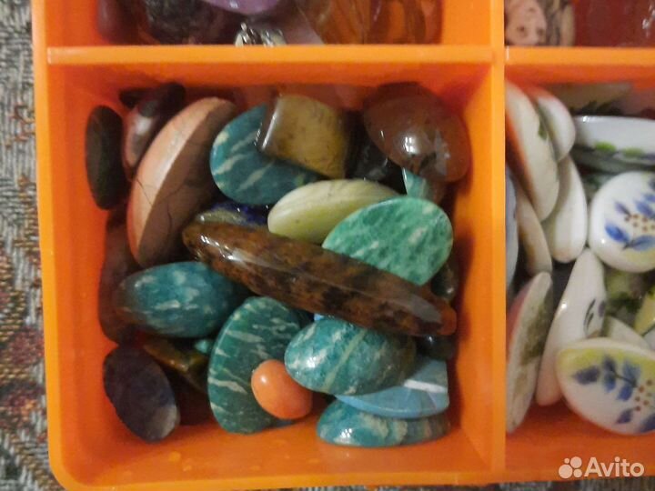 Коллекция минералов (кабушоны фенифть)