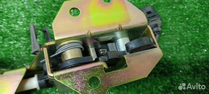 Замок багажника VW Touareg 2002-2010