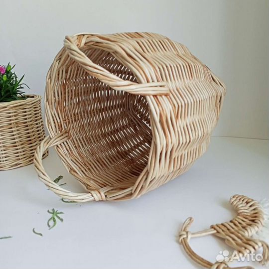Корзина плетёная