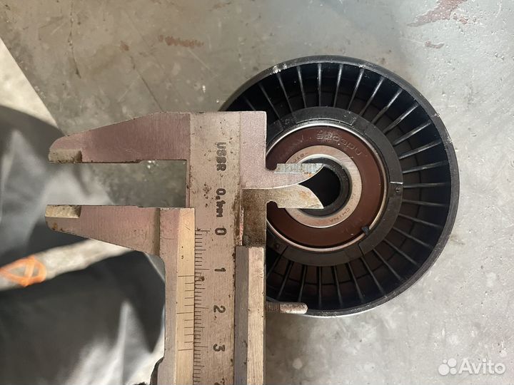 Ролик натяжителя