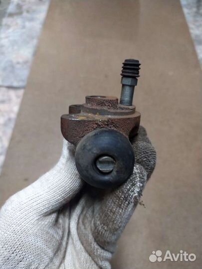 Рабочий задний тормозной цилиндр на УАЗ