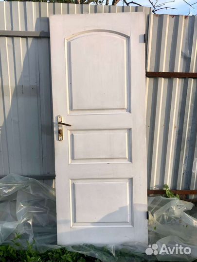 Дверь деревянная