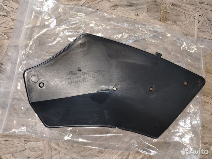 Кронштейн решетки радиатора Lexus LX 570 комплект