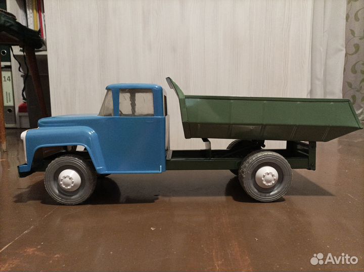Игрушка ЗИЛ самосвал Воронеж СССР