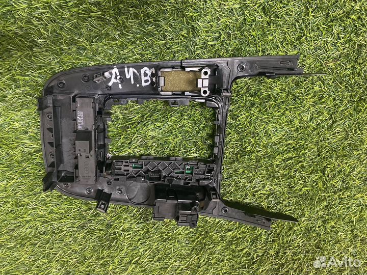 Накладка консоли Audi A4 B8 1.8 T 2009