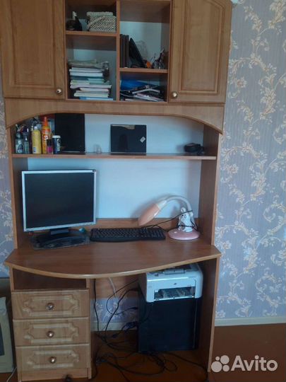 Компьютерный стол