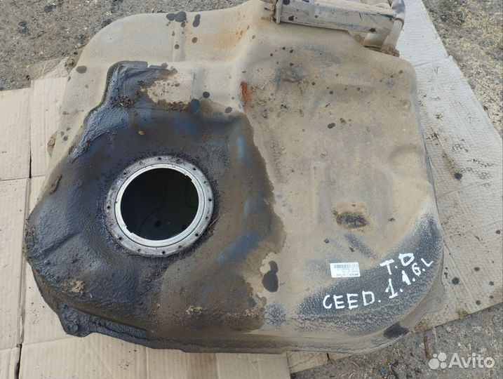 Топливный бак Kia Ceed 1 1.6 diesel