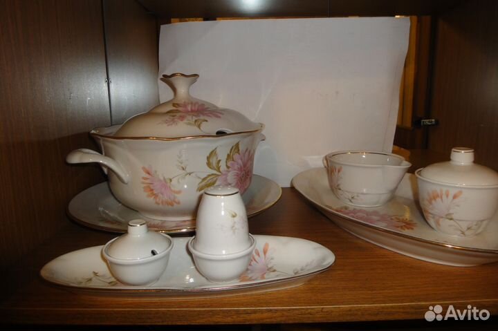 Сервиз столовый (фарфор)