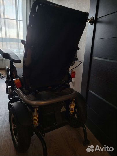 Инвалидная коляска с электроприводом