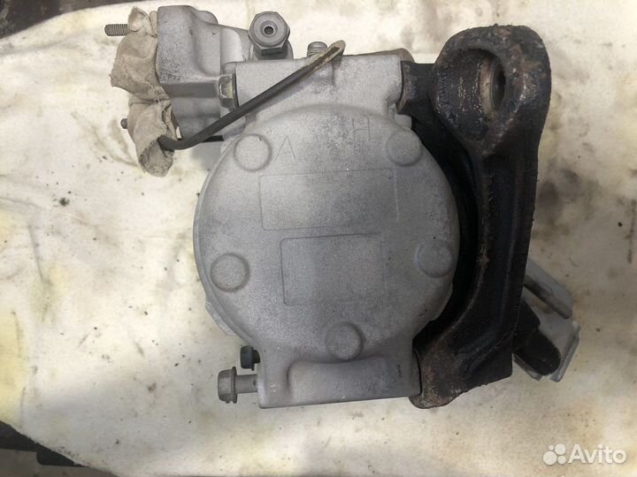 Компрессор кондиционера Honda Inspire Saber