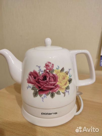 Чайник электрический Polaris