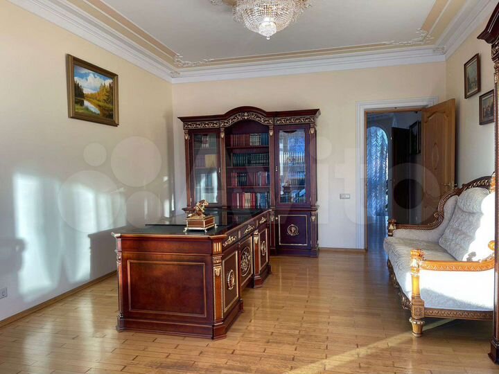 8-к. дом, 890 м²