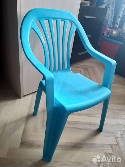 Детский пластиковый стул