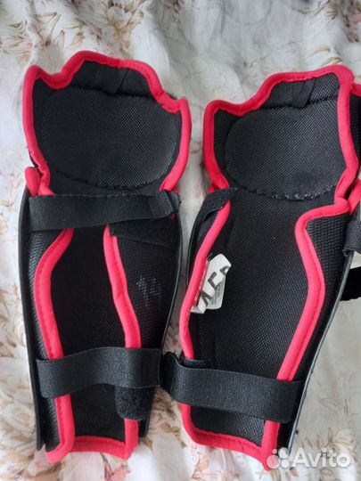 Наколенники ccm 10