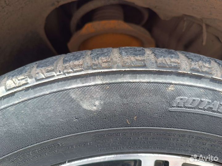 Dunlop SP Winter Ice 01 215/55 R16