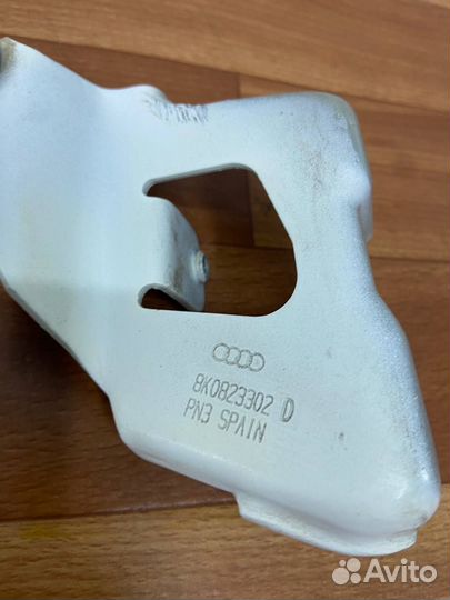 Петля капота Audi A4 B8 8K0823301D, 8K0823302D