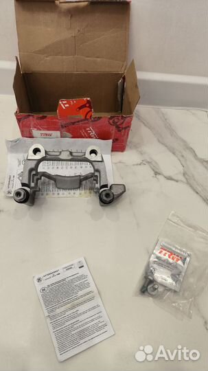 Скоба тормозного суппорта TRW BDA975