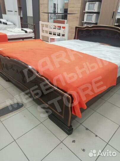 Кровать массив