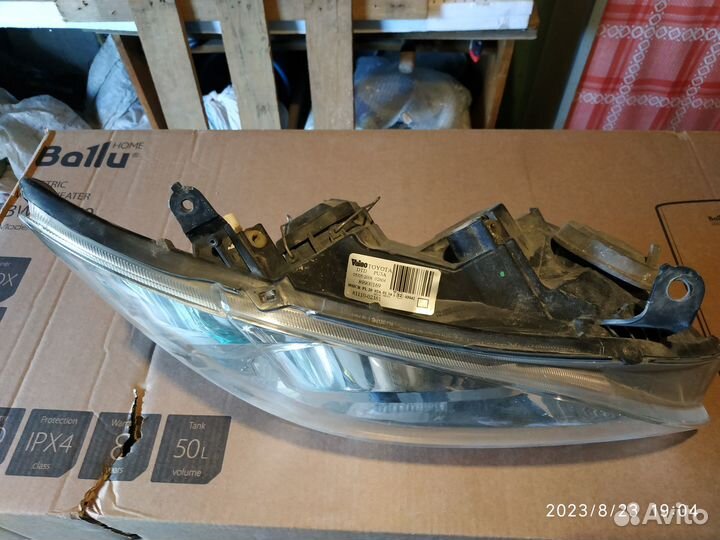 Продажа фара правая от toyota