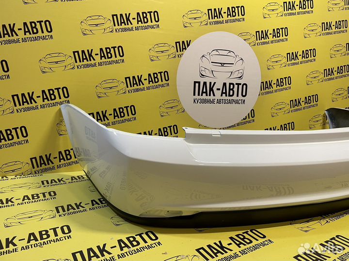 Бампер задний на LADA Priora 2 21704 белый (240)