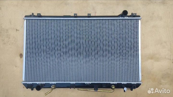 Радиатор охлаждения двигателя Toyota Mark Ii