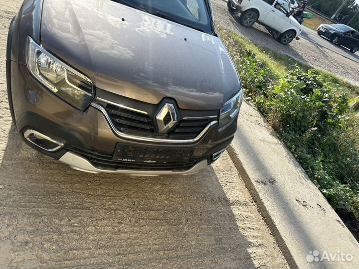 Renault Logan Stepway 1.6 CVT, 2021, битый, 117 000 км
