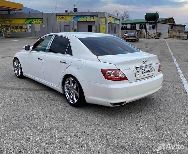 В разборе Toyota mark x